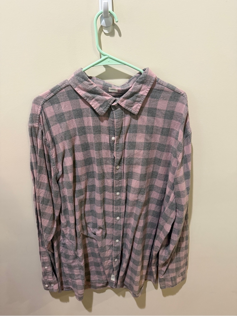Men’s Pink and Gray Check Casual Button-Down Shirt